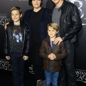 Patrick Wilson, sa femme Dagmara Dominczyk et ses fils Kassian McCarrel et Kalin Patrick lors de la première du film "Fantastic Beasts and Where to Find Them" (Les Animaux Fantastiques) au Alice Tully Hall du Lincoln Center à New York, le 10 novembre 2016.