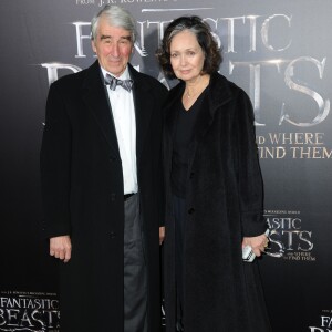 Sam Waterston et sa femme Lynn Louisa Woodruff lors de la première du film "Fantastic Beasts and Where to Find Them" (Les Animaux Fantastiques) au Alice Tully Hall du Lincoln Center à New York, le 10 novembre 2016.