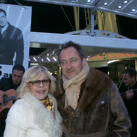 Nicoletta et son mari Jean-Christophe Molinier lors de l'hommage à Yves Montand "25 ans déjà" à la Grande Roue place de la Concorde à Paris, le 11 novembre 2016. © JLPPA/Bestimage