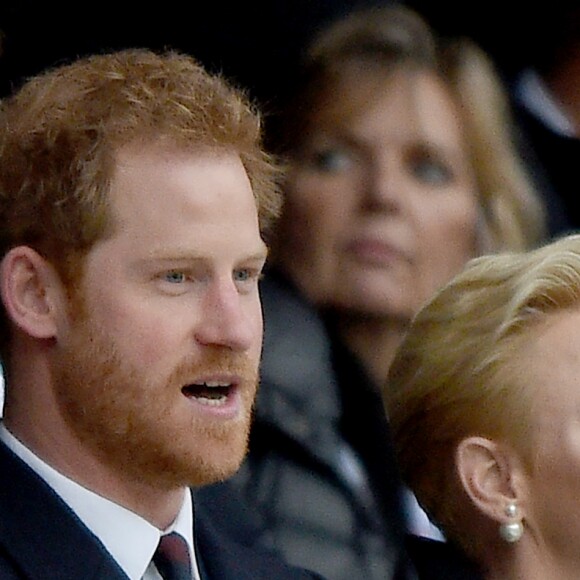 Le prince Harry, la princesse Charlène de Monaco et son frère Gareth Wittstock assistent au match de rugby Angleterre - Afrique du Sud, dans le cadre de la tournée d'automne 2016 au Twickenham Stadium à Londres, le 12 novembre 2016. L'Angleterre a remporté le match (37-21).