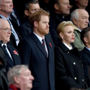 Le prince Harry, la princesse Charlène de Monaco et son frère Gareth Wittstock assistent au match de rugby Angleterre - Afrique du Sud, dans le cadre de la tournée d'automne 2016 au Twickenham Stadium à Londres, le 12 novembre 2016. L'Angleterre a remporté le match (37-21).