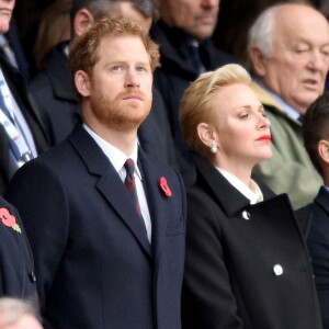 Le prince Harry, la princesse Charlène de Monaco et son frère Gareth Wittstock assistent au match de rugby Angleterre - Afrique du Sud, dans le cadre de la tournée d'automne 2016 au Twickenham Stadium à Londres, le 12 novembre 2016. L'Angleterre a remporté le match (37-21).