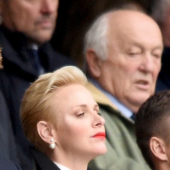 Le prince Harry, la princesse Charlène de Monaco et son frère Gareth Wittstock assistent au match de rugby Angleterre - Afrique du Sud, dans le cadre de la tournée d'automne 2016 au Twickenham Stadium à Londres, le 12 novembre 2016. L'Angleterre a remporté le match (37-21).