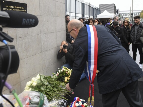 Didier Paillard, maire de Saint-Denis lors de l'hommage aux victimes des attentats du 13 novembre 2015 devant le Stade de France à Saint-Denis, le 13 novembre 2016.