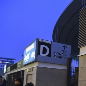 Illustration plaque lors de l'hommage aux victimes des attentats du 13 novembre 2015 devant le Stade de France à Saint-Denis, le 13 novembre 2016. Une plaque en hommage à la victime Manuel Dias a été dévoilée.