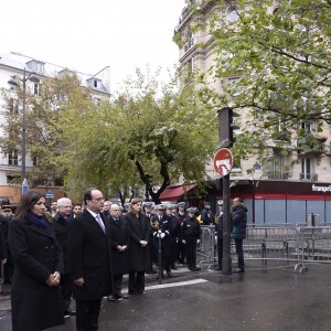 François Hollande et Anne Hidalgo lors de l'hommage à La Bonne Bière, Paris, le 13 novembre 2016.