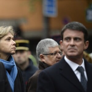 Valérie Pecresse et Manuel Valls lors de l'hommage à La Bonne Bière, Paris, le 13 novembre 2016.