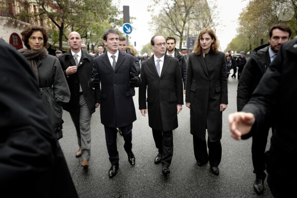 François Hollande et Manuel Valls lors de la cérémonie d'hommages au Bataclan, Paris, le 13 novembre 2016.