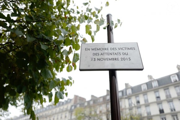 Une plaque au Comptoir Voltaire dévoilée le 13 novembre 2016