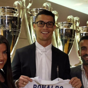 Cristiano Ronaldo prolonge son contrat avec le Real Madrid jusqu'en 2021.