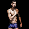 Cristiano Ronaldo assure la promotion de sa marque de lingerie.