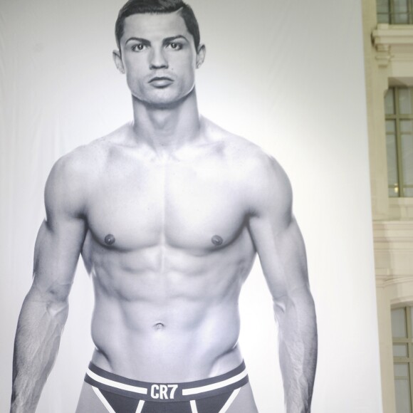 Le joueur de football du Real Madrid, Cristiano Ronaldo, lance sa marque de sous-vetements CR7 a l'hotel Cibeles a Madrid, le 31 octobre 2013.