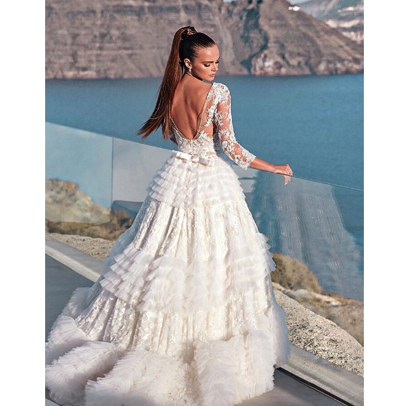 Xenia Deli dans sa robe de mariée. Elle a épousé l'homme d'affaires Ossama Fathi Rabah Al-Sharif lors d'une luxueuse cérémonie en Grèce. Photo publiée sur Instagram à l'été 2016 