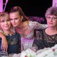 Xenia Deli avec sa mère et sa grand-mère. Elle a épousé l'homme d'affaires  Ossama Fathi Rabah Al-Sharif lors d'une luxueuse cérémonie en Grèce. Photo publiée sur Instagram à l'été 2016  
