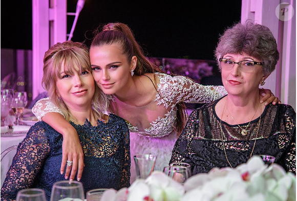 Xenia Deli avec sa mère et sa grand-mère. Elle a épousé l'homme d'affaires Ossama Fathi Rabah Al-Sharif lors d'une luxueuse cérémonie en Grèce. Photo publiée sur Instagram à l'été 2016 