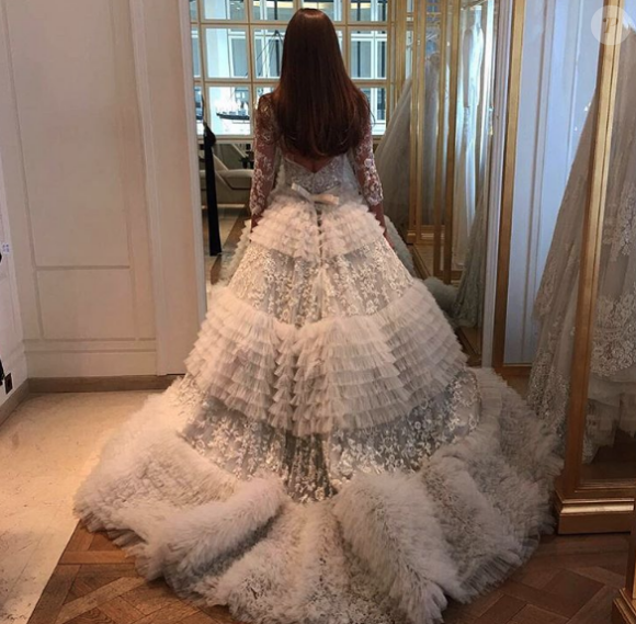 Xenia Deli dans sa robe de mariée avant d'épouser Ossama Fathi Rabah Al-Sharif lors d'une luxueuse cérémonie en Grèce. Photo publiée sur Instagram à l'été 2016 
