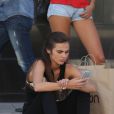 Exclusif - Xenia Deli, la supposée nouvelle petite amie de Justin Bieber, fait du shopping avec sa soeur au Bloomingdales à Los Angeles, le 28 août 2015. Le nouveau coup de coeur de Justin Bieber, Xenia Deli est une mannequin moldave de 25 ans. © CPA / Bestimage