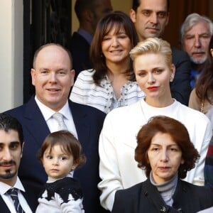 Le prince Albert II de Monaco et la princesse Charlene ont remis le 17 novembre 2016 des colis de la Croix Rouge monégasques aux personnes défavorisées et à des réfugiés du Moyen-Orient, dans les locaux de l'organisme. © Jean-Charles Vinaj / Pool Monaco / Bestimage