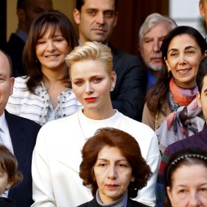 Le prince Albert II de Monaco et la princesse Charlene ont remis le 17 novembre 2016 des colis de la Croix Rouge monégasques aux personnes défavorisées et à des réfugiés du Moyen-Orient, dans les locaux de l'organisme. © Jean-Charles Vinaj / Pool Monaco / Bestimage