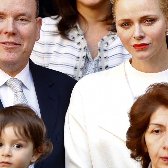 Le prince Albert II de Monaco et la princesse Charlene ont remis le 17 novembre 2016 des colis de la Croix Rouge monégasques aux personnes défavorisées et à des réfugiés du Moyen-Orient, dans les locaux de l'organisme. © Jean-Charles Vinaj / Pool Monaco / Bestimage
