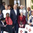 Le prince Albert II de Monaco et la princesse Charlene ont remis le 17 novembre 2016 des colis de la Croix Rouge monégasques aux personnes défavorisées et à des réfugiés du Moyen-Orient, dans les locaux de l'organisme. © Jean-Charles Vinaj / Pool Monaco / Bestimage