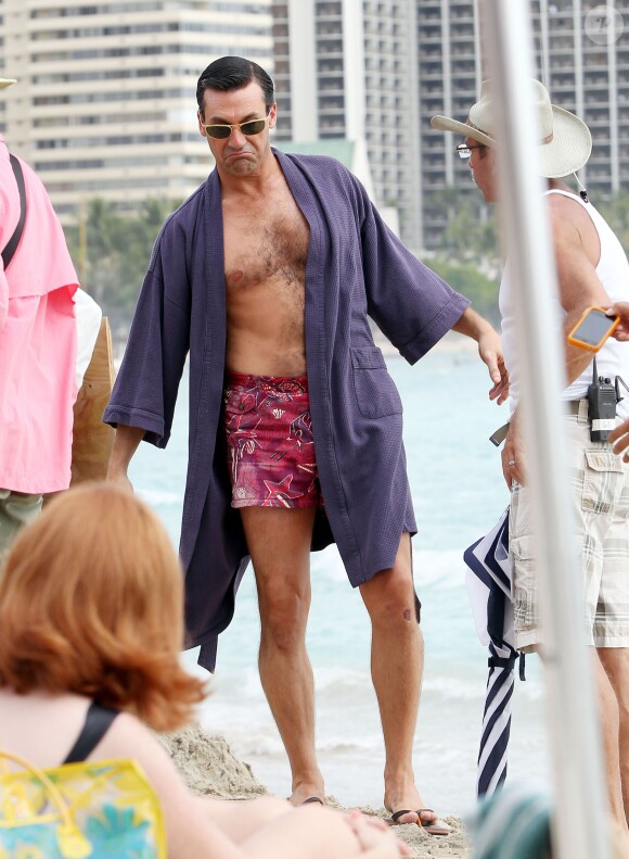 Jon Hamm est sur le tournage de la serie "Mad Men" à Maui, Hawaii.  Le 24 octobre 2012