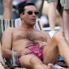 Jon Hamm est sur le tournage de la serie "Mad Men" à Maui, Hawaii.  Le 24 octobre 2012