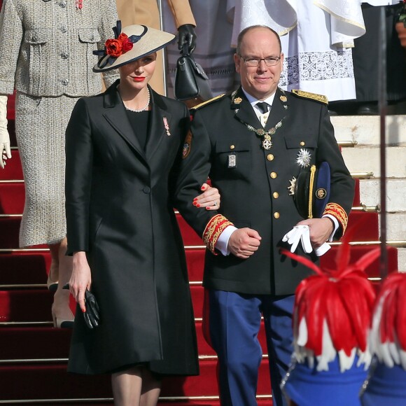 Le prince Albert II de Monaco et la princesse Charlène de Monaco à la sortie de la cathédrale de Monaco après la messe solennelle d'action de grâce dans le cadre de la Fête Nationale monégasque, le 19 novembre 2016. © Bruno Bebert/Dominique Jacovides/Bestimage