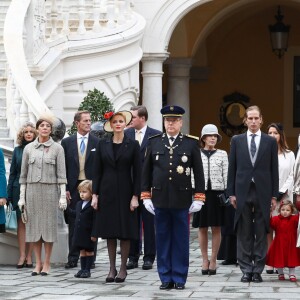 La famille princière de Monaco dans la cour d'honneur du palais princier le 19 novembre 2016 pour la prise d'armes dans le cadre de la Fête nationale monégasque. Autour du prince Albert et de la princesse Charlene étaient rassemblés la princesse Caroline, Andrea Casiraghi avec son épouse Tatiana Santo Domingo et leurs enfants Sasha et India, Charlotte Casiraghi, Pierre Casiraghi et sa compagne Beatrice Borromeo, enceinte de leur premier enfant, la princesse Alexandra de Hanovre, la princesse Stéphanie de Monaco et son fils Louis Ducruet, ainsi que Mélanie de Lusignan. © Olivier Huitel / Crystal Pictures / Pool Restreint Monaco / Bestimage