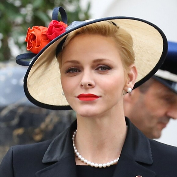 Le prince Albert II et la princesse Charlene de Monaco dans la cour d'honneur du palais princier le 19 novembre 2016 pour la prise d'armes dans le cadre de la Fête nationale monégasque. Autour du couple princier étaient rassemblés la princesse Caroline, Andrea Casiraghi avec son épouse Tatiana Santo Domingo et leurs enfants Sasha et India, Charlotte Casiraghi, Pierre Casiraghi et sa compagne Beatrice Borromeo, enceinte de leur premier enfant, la princesse Alexandra de Hanovre, la princesse Stéphanie de Monaco et son fils Louis Ducruet, ainsi que Mélanie de Lusignan. © Olivier Huitel / Crystal Pictures / Pool Restreint Monaco / Bestimage