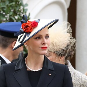 Le prince Albert II et la princesse Charlene de Monaco dans la cour d'honneur du palais princier le 19 novembre 2016 pour la prise d'armes dans le cadre de la Fête nationale monégasque. Autour du couple princier étaient rassemblés la princesse Caroline, Andrea Casiraghi avec son épouse Tatiana Santo Domingo et leurs enfants Sasha et India, Charlotte Casiraghi, Pierre Casiraghi et sa compagne Beatrice Borromeo, enceinte de leur premier enfant, la princesse Alexandra de Hanovre, la princesse Stéphanie de Monaco et son fils Louis Ducruet, ainsi que Mélanie de Lusignan. © Olivier Huitel / Crystal Pictures / Pool Restreint Monaco / Bestimage