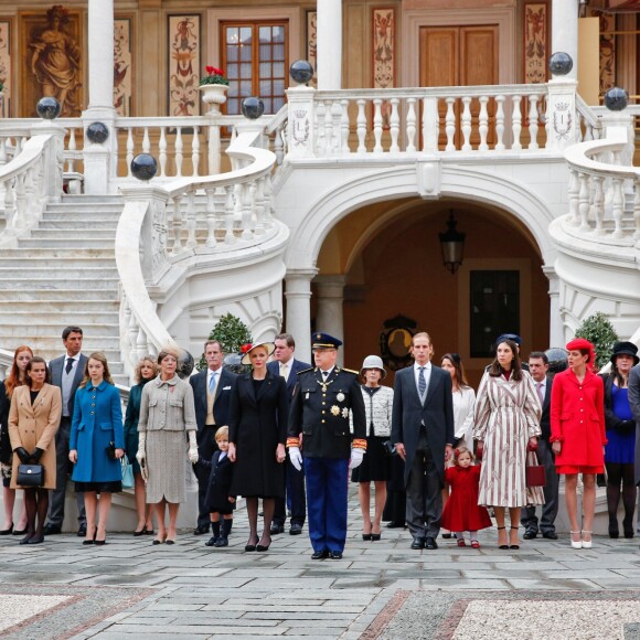 Louis Ducruet, la princesse Stéphanie de Monaco, la princesse Alexandra de Hanovre, la princesse Caroline de Hanovre, son petit-fils Sacha Casiraghi, le prince Albert II de Monaco et sa femme la princesse Charlène de Monaco, Elisabeth-Anne de Massy (cousine du prince Albert II de Monaco), Andrea Casiraghi, sa femme Tatiana Santo Domingo et leur fille India Casiraghi, Charlotte Casiraghi, Mélanie de Lusignan (la fille d'Elisabeth-Anne de Massy), Pierre Casiraghi et sa femme Beatrice Borromeo enceinte - La famille royale de Monaco dans la cour du Palais Princier lors de la fête Nationale monégasque à Monaco, le 19 novembre 2016. © Olivier Huitel / Crystal Pictures / Pool Restreint Monaco / Bestimage