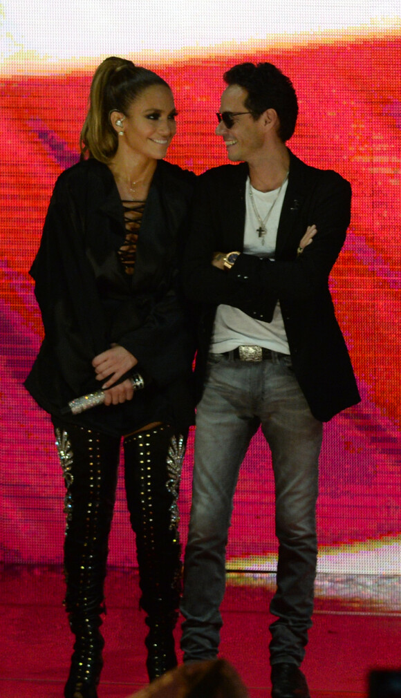 Jennifer Lopez et son ex mari Marc Anthony - Hillary Clinton lors du concert de Jennifer Lopez organisé pour soutenir sa candidature aux elections présidentielles à Miami le 29 octobre 2016