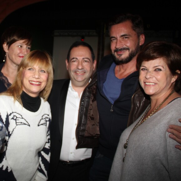 Mario d'Alba, Magloire, Maïtena Biraben, Annie Gautrat dit "Stone (Stone & Charden), Jean-Luc Romero-Michel, Olivier Minne et Charlotte Valandrey - Soirée de lancement du livre "SurVivant, Mes 30ans avec le sida" de Jean-Luc Romero-Michel (président d'élus locaux contre le sida (ELCS), président de l'association pour le droit de mourir dans la dignité (ADMD), conseiller régional d'Ile-de-France, ambassadeur pour une Ile-de-France sans sida et maire-adjoint du 12ème de Paris) au club Banana café à Paris. © Baldini/Bestimage