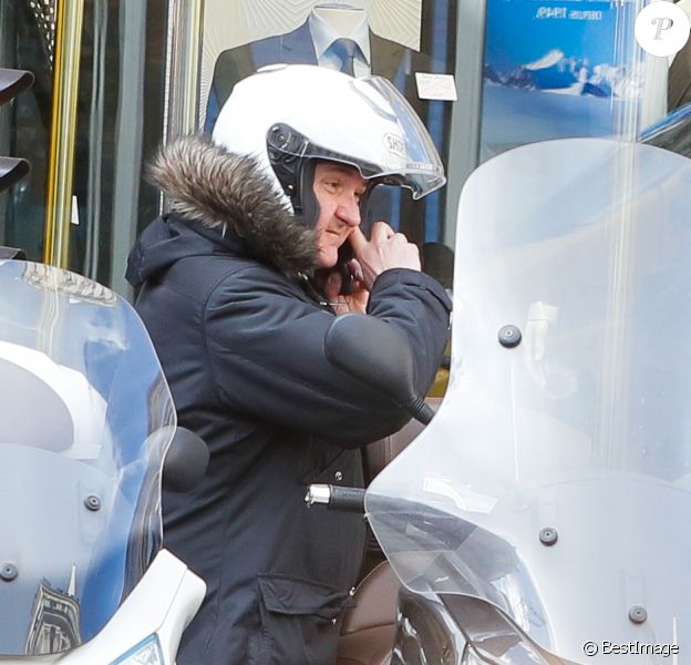 Info - Yves Calvi victime d'un accident de scooter sans gravité - Exclusif - Yves Calvi à Paris, le 27 février 2015