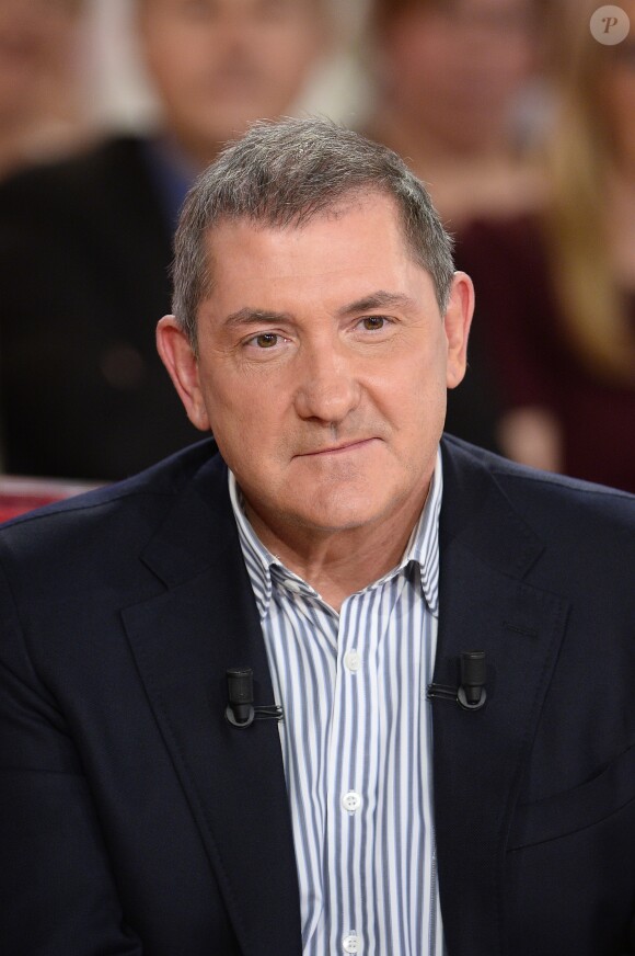 Yves Calvi - Enregistrement de l'émission "Vivement Dimanche" à Paris le 20 octobre 2015 © Coadic Guirec / Bestimage