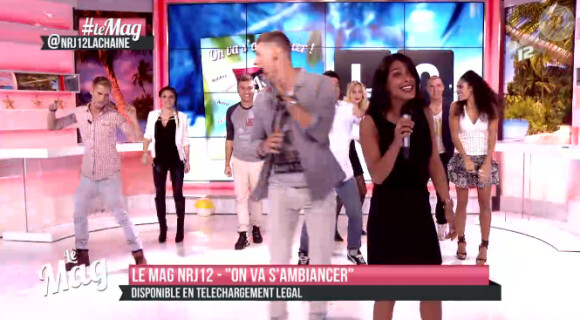 Ayem Nour et Matthieu Delormeau chantent avec l'équipe du Mag de NRJ12 l'hymne de l'émission "On va s'ambiancer"
