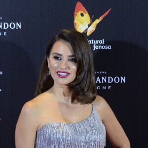 Penelope Cruz (Robe Atelier Versace) à la première du film "The Queen of Spain" au cinéma Callao à Madrid, le 24 novembre 2016.