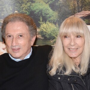 Michel Drucker et sa femme Dany Saval au refuge de l'Arche à Château-Gontier à l'occasion du deuxième week-end de la protection animale le 1er mai 2015.