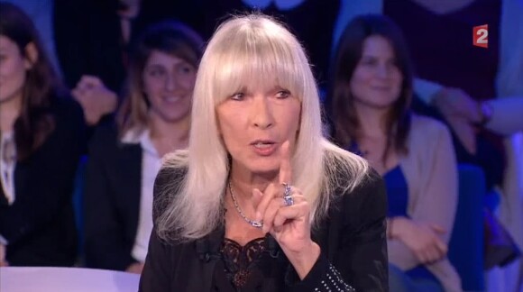 Dany Saval sur le plateau de l'émission "On n'est pas couché" diffusée sur France 2 le 26 novembre 2016