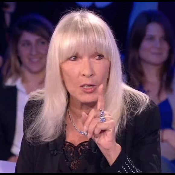 Dany Saval sur le plateau de l'émission "On n'est pas couché" diffusée sur France 2 le 26 novembre 2016