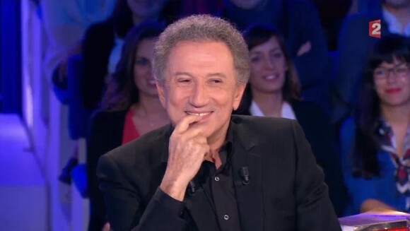 Michel Drucker sur le plateau de l'émission "On n'est pas couché" diffusée sur France 2 le 26 novembre 2016