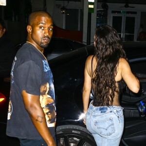 Kim Kardashian et son mari Kanye West à la sortie de leur hôtel à Miami, le 15 septembre 2016.