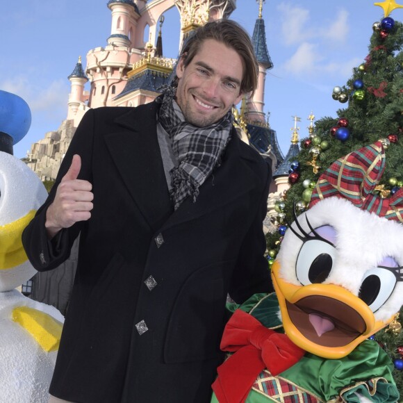 Camille Lacourt - People au Noël de Disneyland Paris. Le 9 novembre 2016 © Disneyland Paris