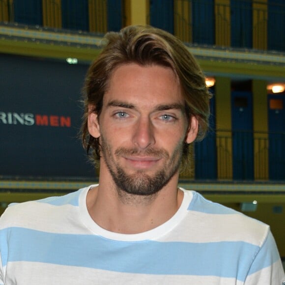 Camille Lacourt - Dans le cadre sublime de la piscine Molitor, Camille Lacourt entrainait les rugbymen de l'équipe du Racing 92 pour fêter le succès de la ligne Clarinsmen, numéro 1 des soins pour homme à Paris le 17 février.