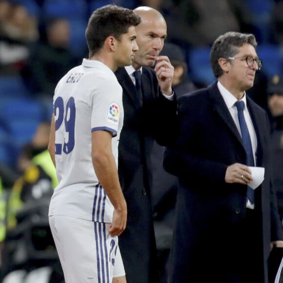 Enzo et Zinédine Zidane lors du match Real Madrid-Cultural Leonesa au stade Santiago Bernabeu de Madrird le 30 novembre 2016.