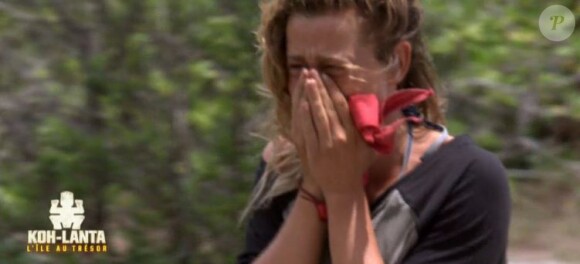 Candice en larmes - "Koh-Lanta, L'île au trésor", le 2 décembre 2016 sur TF1.