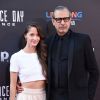 30 ans d'écart : Jeff Goldblum et sa femme Emilie Livingston à la première de "Independence Day: Resurgence" au théâtre TCL Chinese à Hollywood, Californie, le 20 juin 2016. 