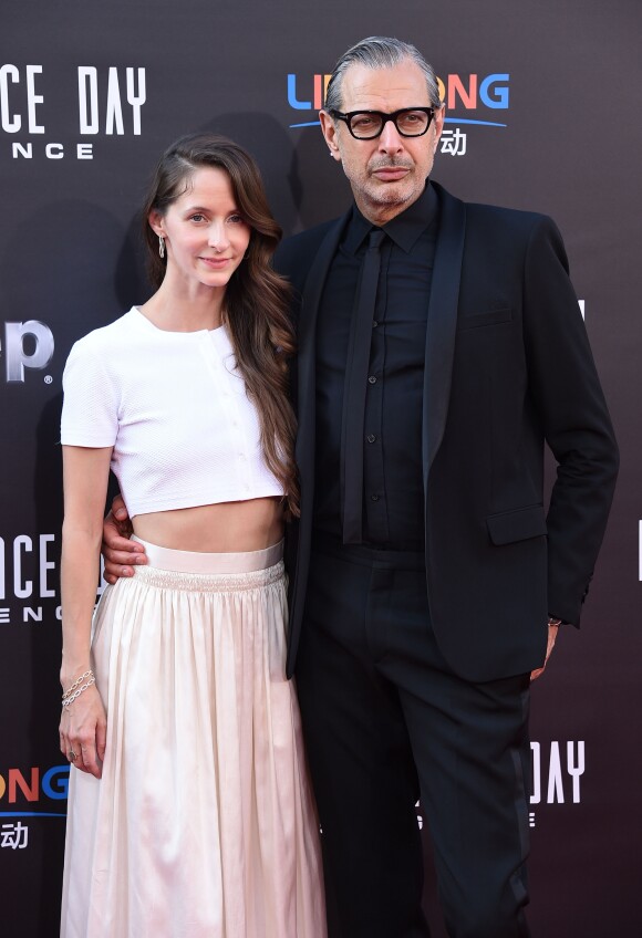 30 ans d'écart : Jeff Goldblum et sa femme Emilie Livingston à la première de "Independence Day: Resurgence" au théâtre TCL Chinese à Hollywood, Californie, le 20 juin 2016. 