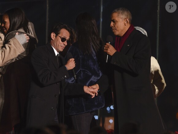 Marc Anthony et Barack Obama lors de l'illumination du sapin de Noël de la Maison-Blanche, à Washington, le 1er décembre 2016.